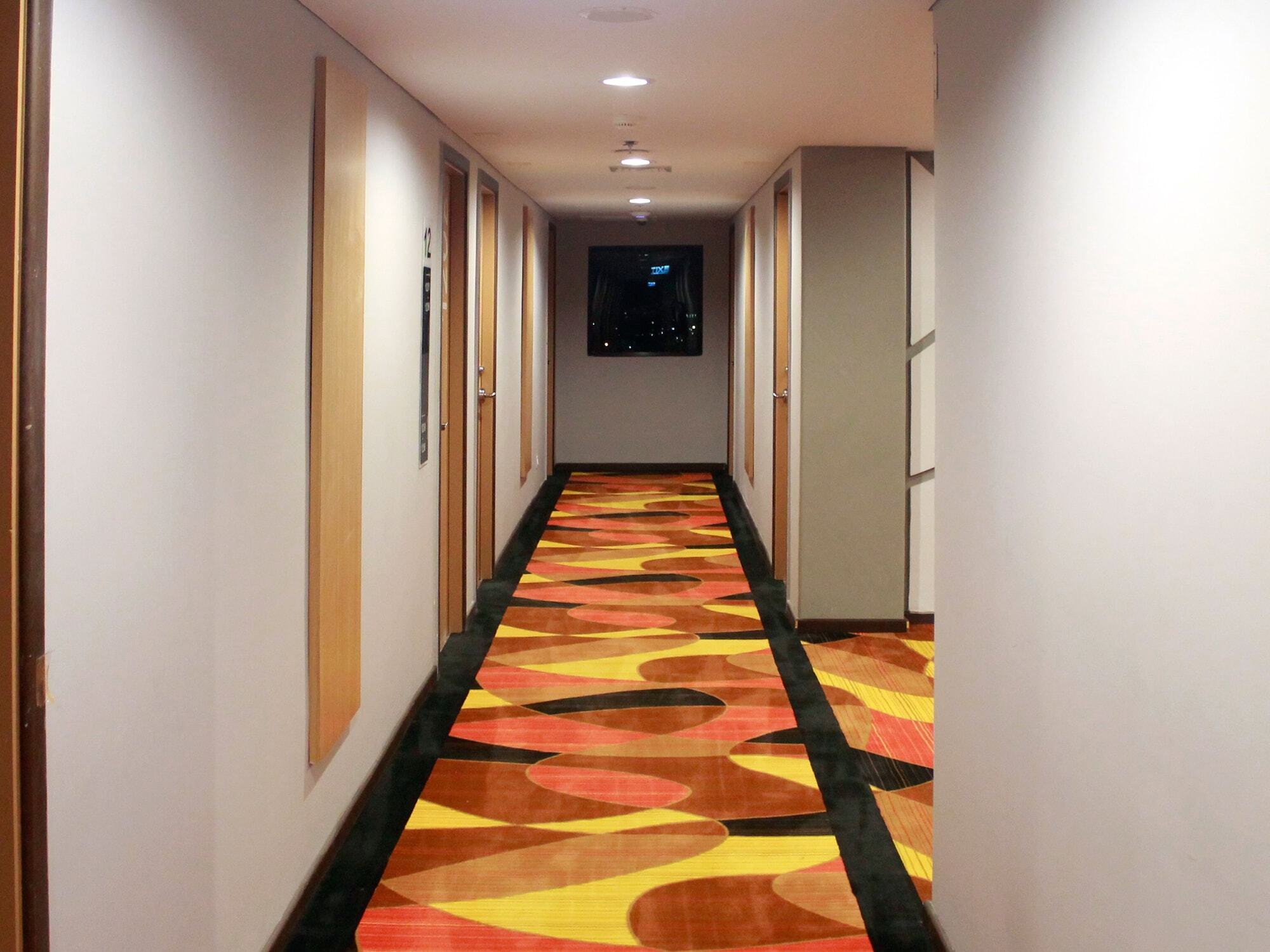 Ibis Pontianak City Center Exterior foto